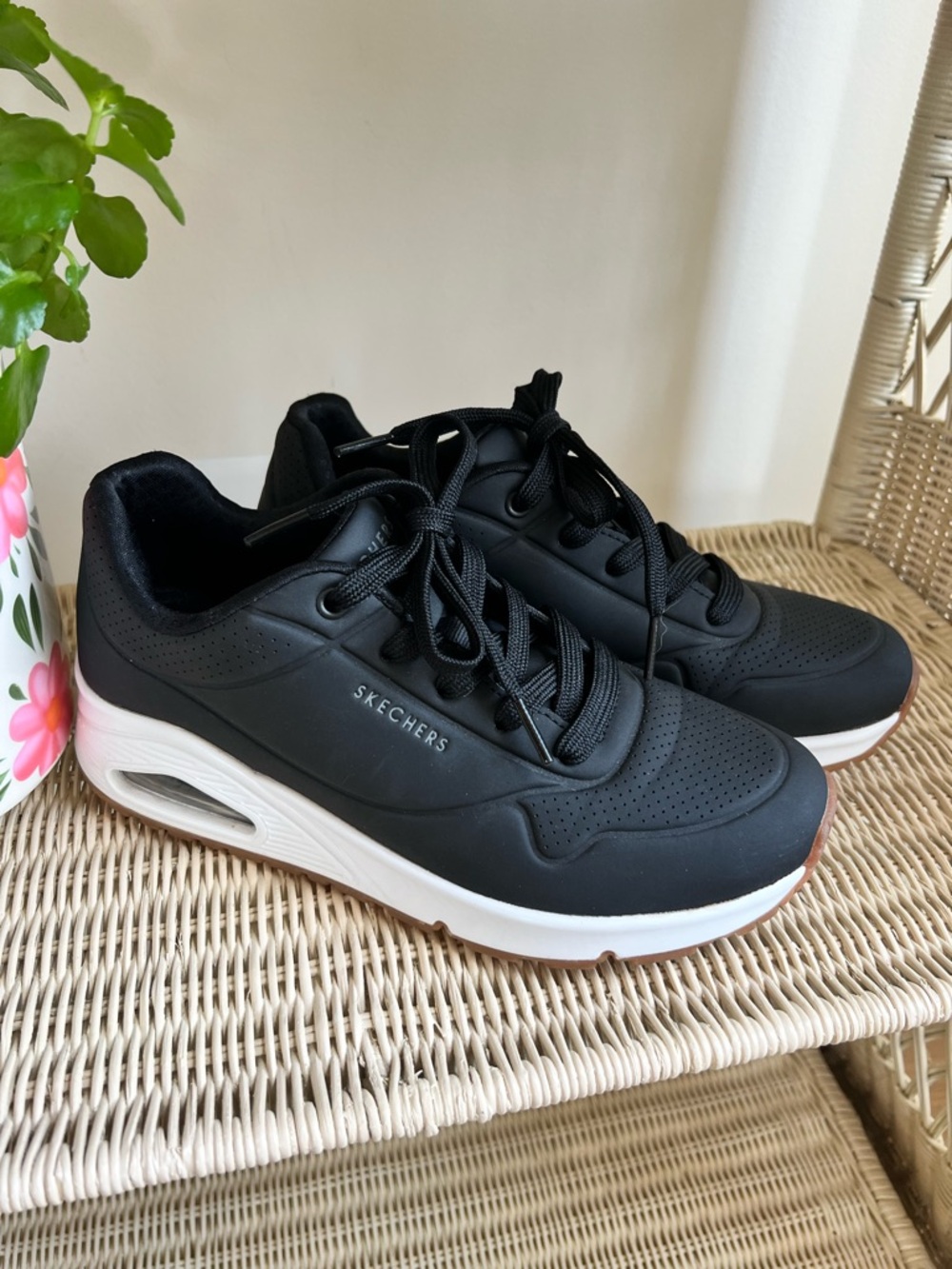 Skechers Uno Stand on Air Black and White Chunky Lace-Up Sneakers Size 7